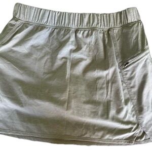 Calia Women’s Skort. Size Large.  Gray/Beige color. Like New